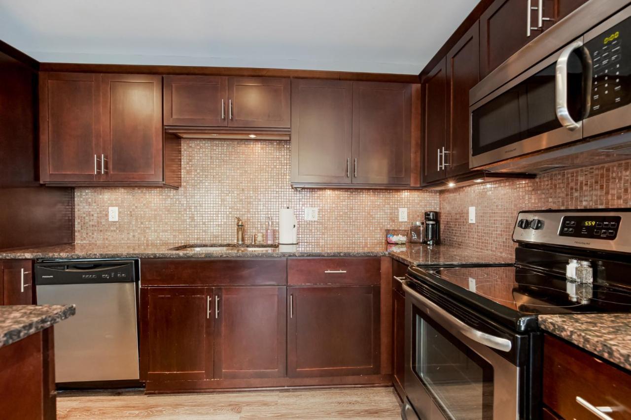 A Prime Plaza Location, Luxury Home And A Well-Appointed Building With Amenities 101 Канзас Сити Екстериор снимка
